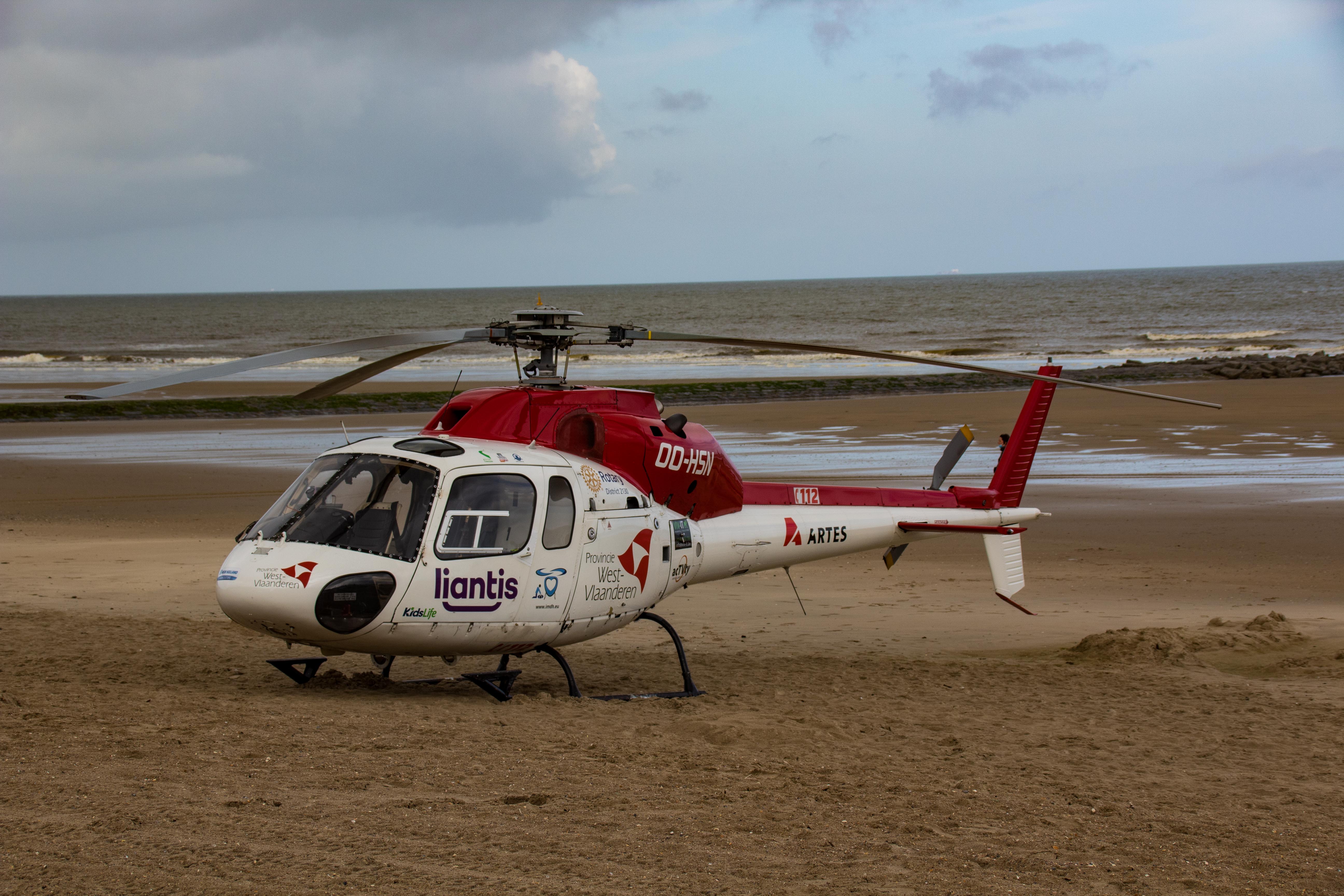 Hélicoptère sur la plage-01.jpg